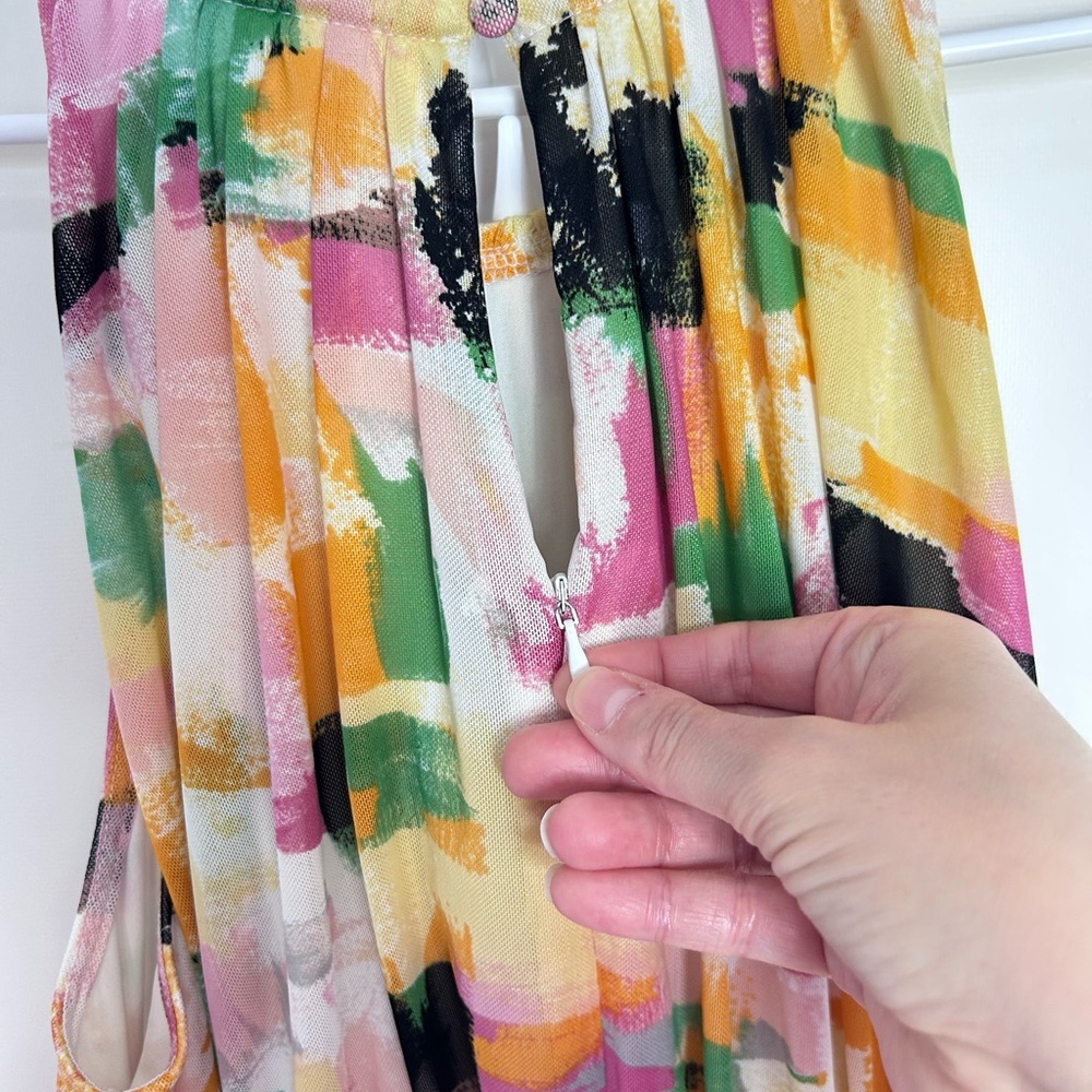 Maggy London T5673M - Halter Neck Printed Flowy Dress | Size 10 - Picture 4 of 6